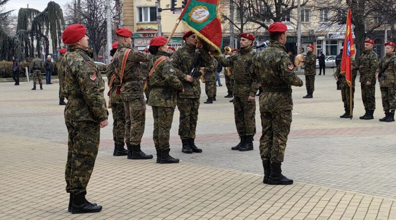 Над 45 новопостъпили военнослужещи в 61-ва Стрямска механизирана бригада положиха военна клетва на площад „Севтополис“