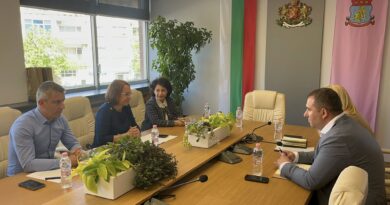 КМЕТЪТ ГАЛИНА СТОЯНОВА ПОСРЕЩНА ВИСШЕТО РЪКОВОДСТВО НА АПИ ЗА ОБСЪЖДАНЕ НА ОБХОДНИЯ ПЪТ НА КАЗАНЛЪК СЛЕД ТУНЕЛА ПОД ШИПКА
