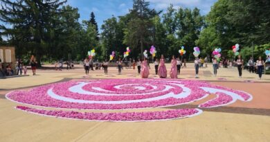 В петък избират 53- та Царица роза, а в неделя ще я представят на пл. „Севтополис“