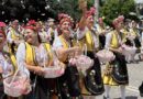 ЦАРИЦА РОЗА – СИМВОЛЪТ ОЖИВЯВА –– ЦВЕТОВЕ, МУЗИКА, ПРАЗНИЧЕН ДУХ – ПРАЗНИЧЕН ПАРАД