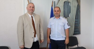 Областният управител доц. Д-р Калоян Дамянов и комисар Павел Вълев проведоха работна среща с фокус нарушения на Закона за движение по пътищата и сигнали за силна музика на територията на област Стара Загора