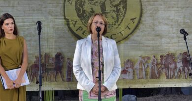 Край Тракийската гробница в Казанлък откриха официално 21-вите Празници в Долината на тракийските царе